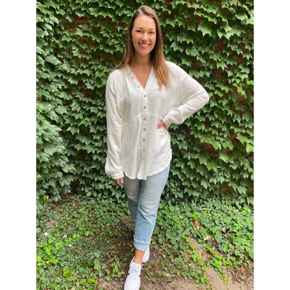 Free people white guazy beachy oversized long sleeve button up w/ pockets Small - Picture 1 of 11